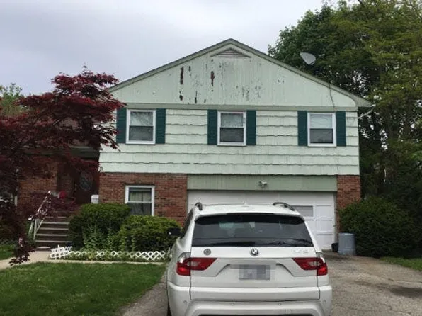 13 Wilson Dr, New Rochelle, NY 10801