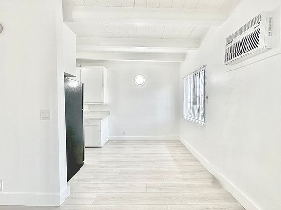3rd image of 3324 Drew St APT 10
