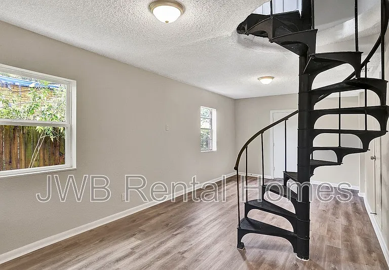 1943 Hardee St #1 — Photo 6