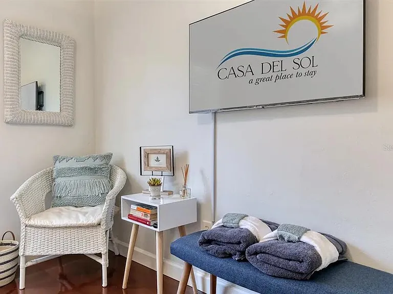 4014 W Palmira Ave — Photo 43