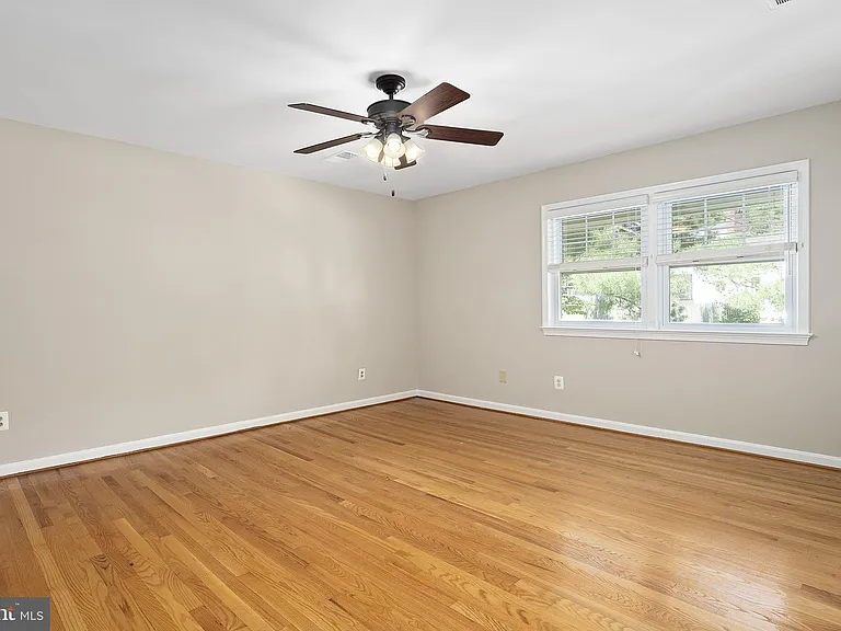 2542 N Wakefield St — Photo 28