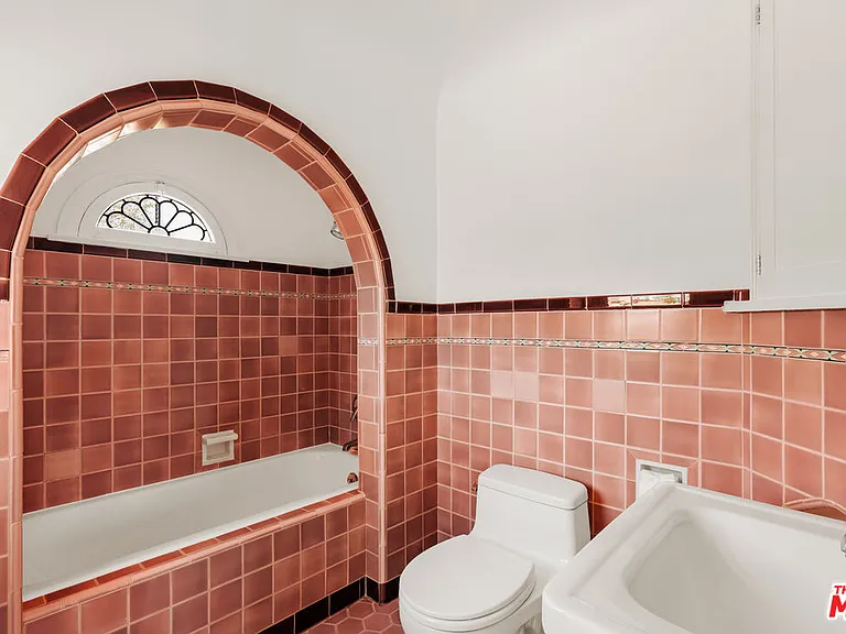 647 Toyopa Dr — Photo 21