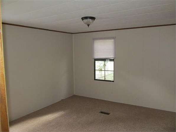 2nd image of 123 Falls Rd