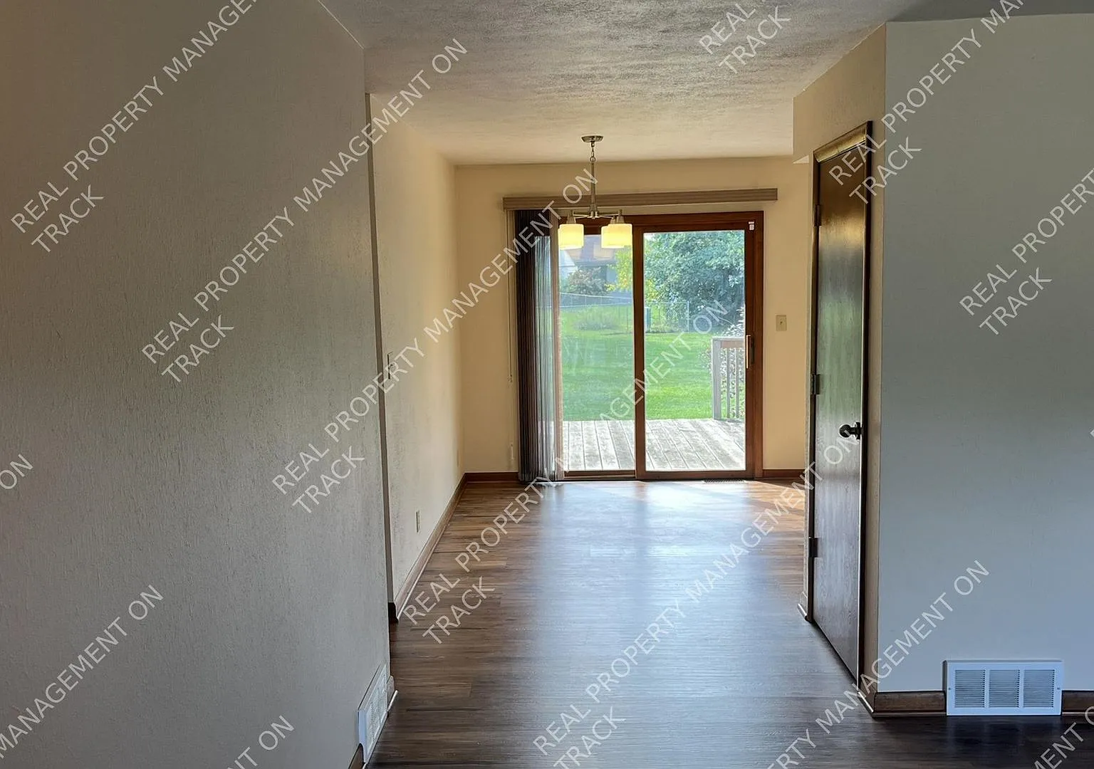 Updated 3Bed/2Bath Ranch in Machesney Park — Photo 3