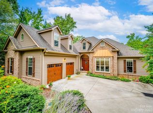 112 Whitesides Ct, Lake Lure, NC 28746