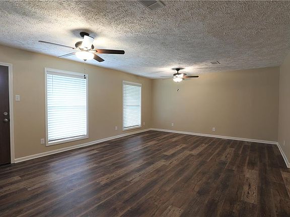 2nd image of 5820 Larkspur Dr