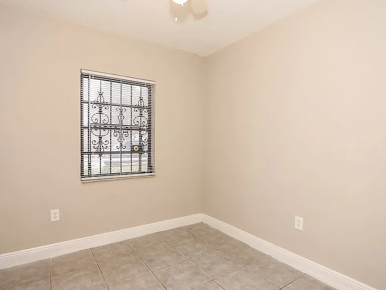 15420 NW 27th Pl — Photo 18