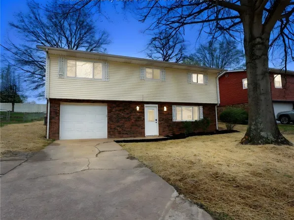 1017 Greenland Cir, South Charleston, WV 25309