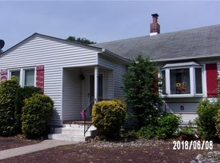 5 Woodlawn Ave, Parlin, NJ 08859