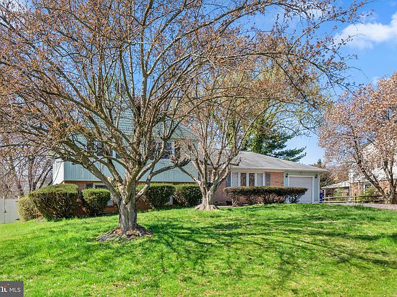 3rd image of 18812 Clover Hill Ln