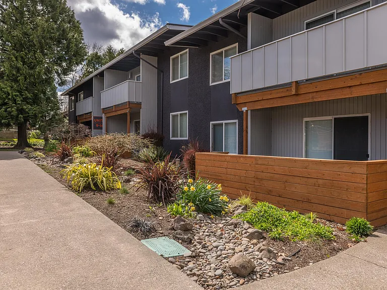 Icon Beaverton — Photo 39