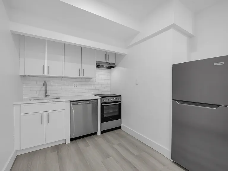 157 E 18th St #L1 — Photo 3
