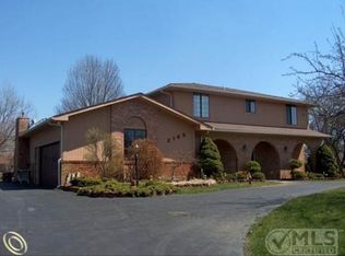 2185 Keylon Dr, West Bloomfield, MI 48324