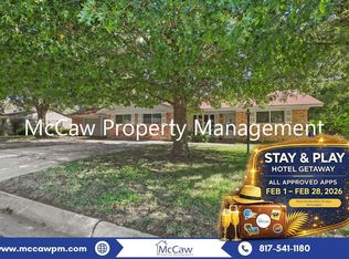 1110 Rosedale Dr, Gainesville, TX 76240