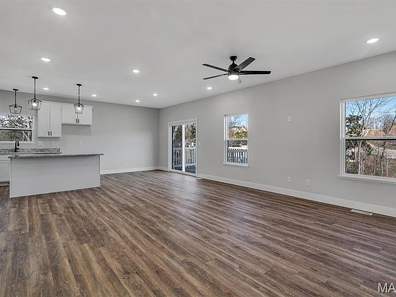 5th image of 113 Ventnor Ave