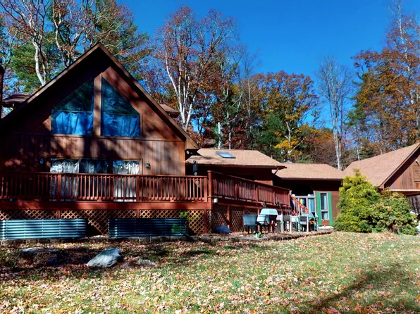 143 Foxcroft Dr, Milford, PA 18337