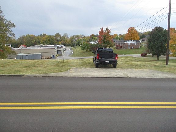 3rd image of 127 Elizaville Ave