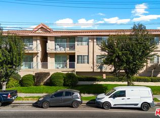 18621 Saticoy St, Reseda, CA 91335