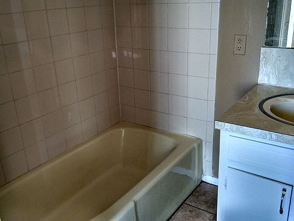 4th image of 341 E Lincoln Way