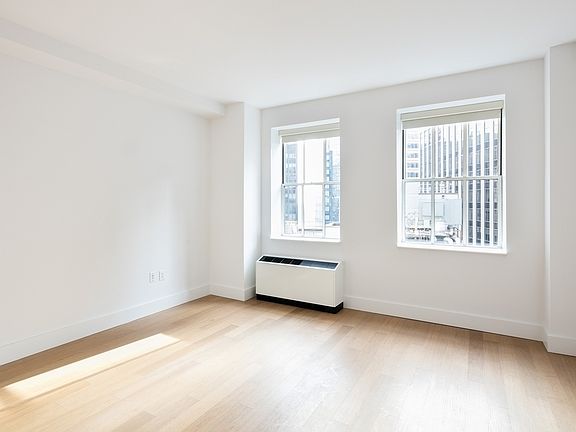 4th image of 67 Wall St APT 13O