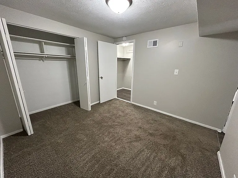 806 W 23rd Ave #18 — Photo 6