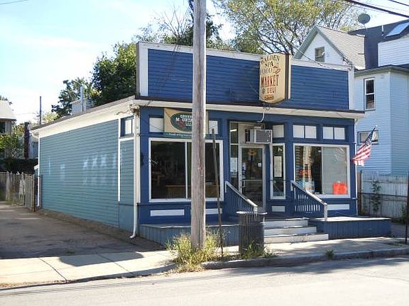4th image of 272 Walden St