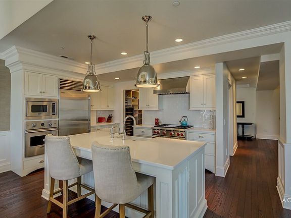 3rd image of 123 W Washington Ave Penthouse 1001