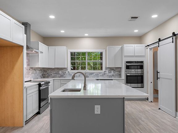 4th image of 242 Lillian Dr