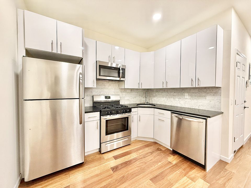 1st image of 256 Menahan St APT 1
