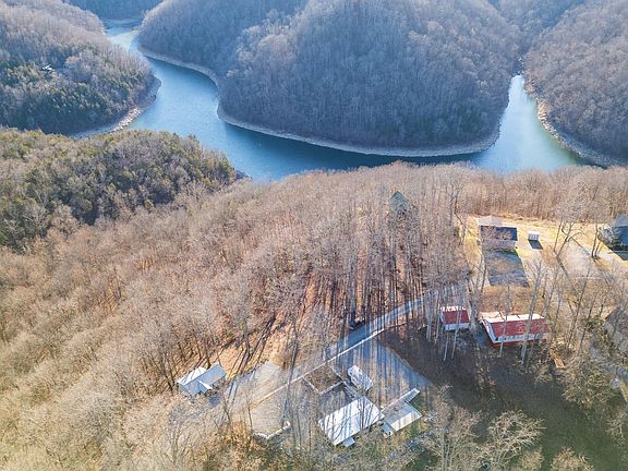 3rd image of 340 Oak Dr