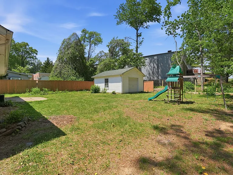 11000 Park Rd — Photo 24