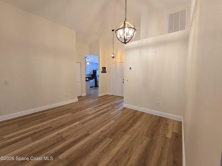 2564 Ventura Cir — Photo 3
