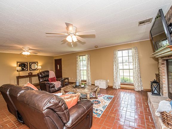4th image of 1060 Debra Dr