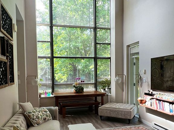 4th image of 4250 Dawson St #11