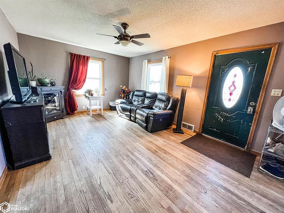 382 5th St SW, Wells, MN 56097 Zillow