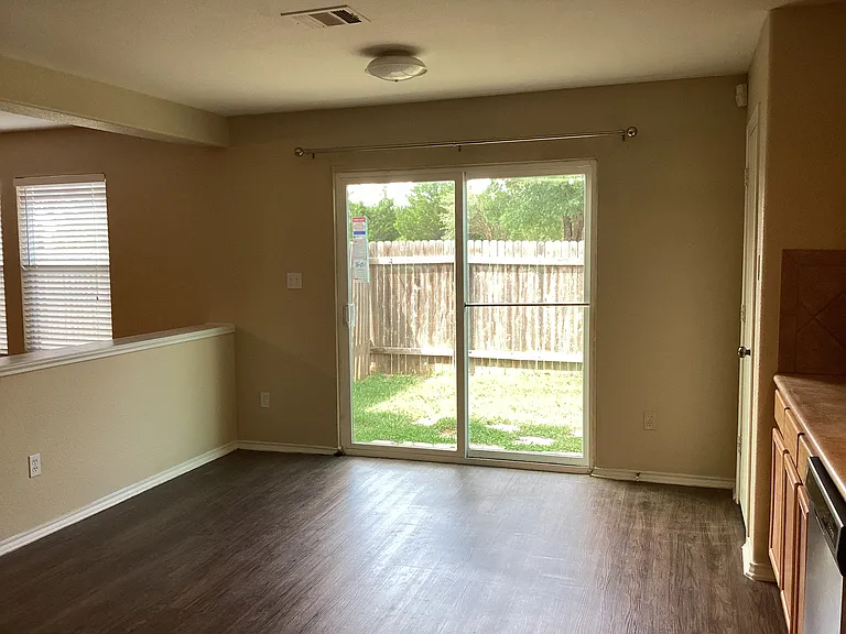 113 Hays Forest Cv — Photo 4