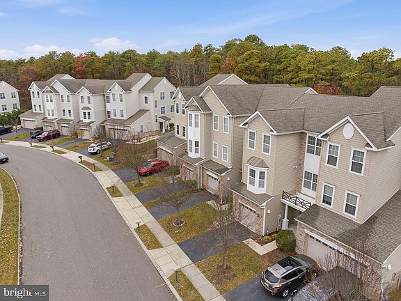 2nd image of 308 Hawthorne Ln