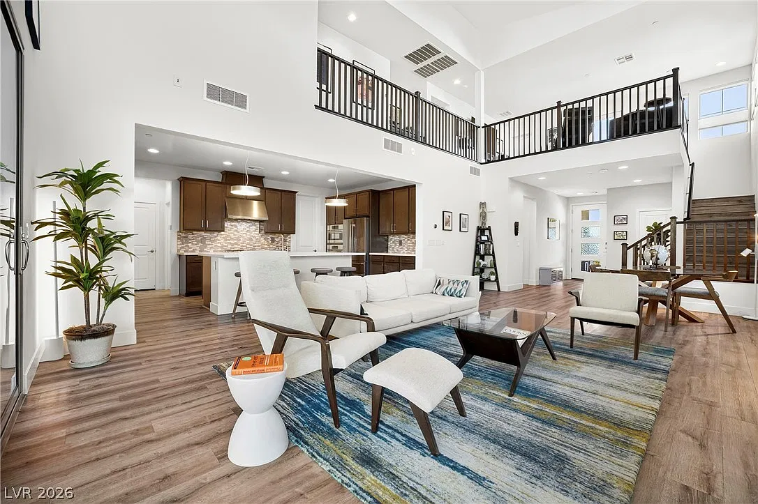 4 bed, 3.5 bath, 2755 sqft, $3,250 — Photo 2