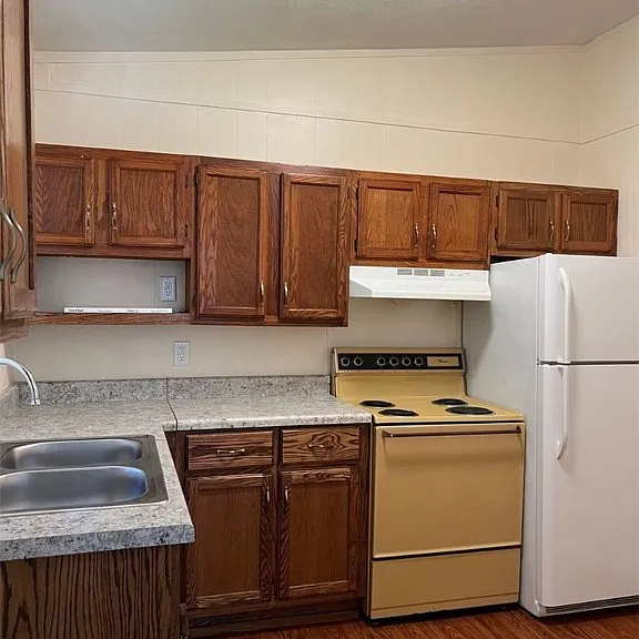 172 Hart Ave — Photo 6