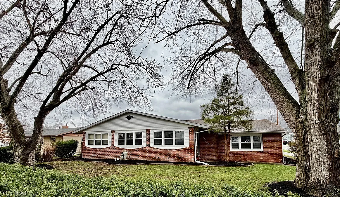 311 Lloyd St photo 1