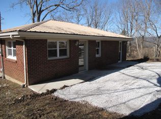 319 Lewis White Ln, La Follette, TN 37766