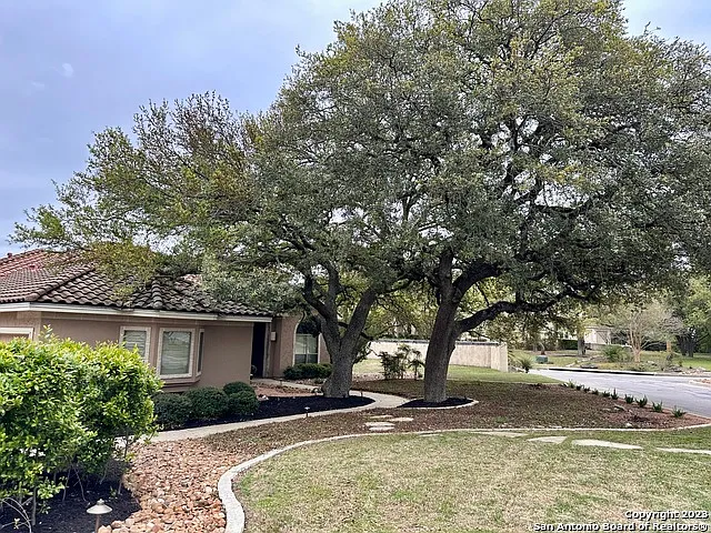402 Cameron Cir — Photo 4
