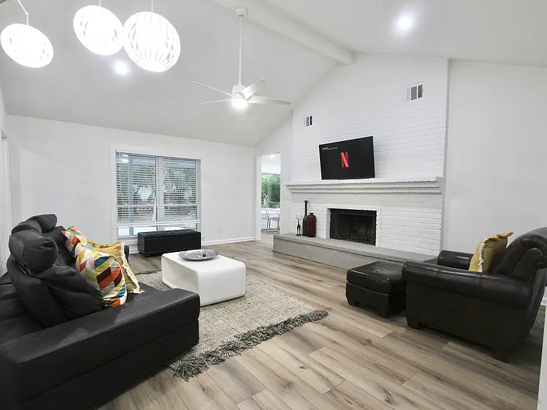 8239 Roy Ln — Photo 3