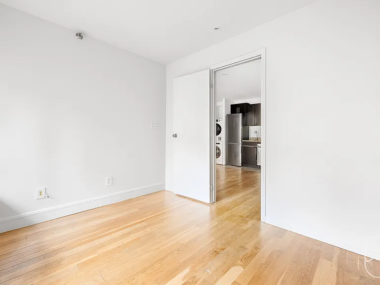 636 E 11th St #4G — Photo 7