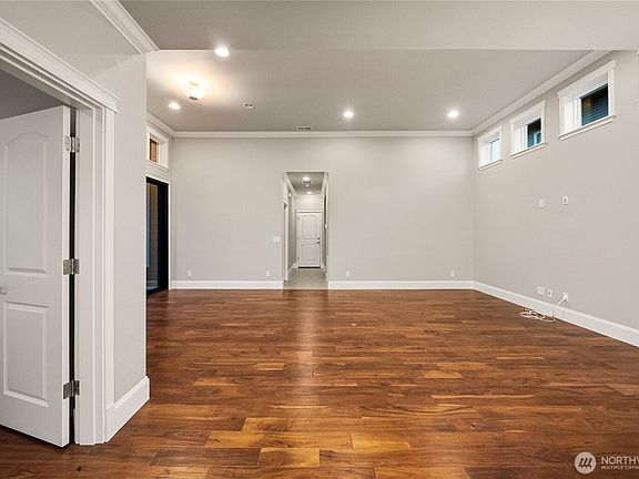 5th image of 19221 143rd Street E