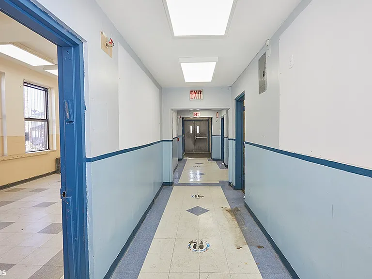 2025 67th St #SCHOOL — Photo 16