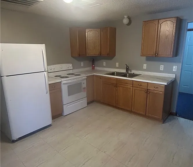 825 Payne Ave — Photo 2