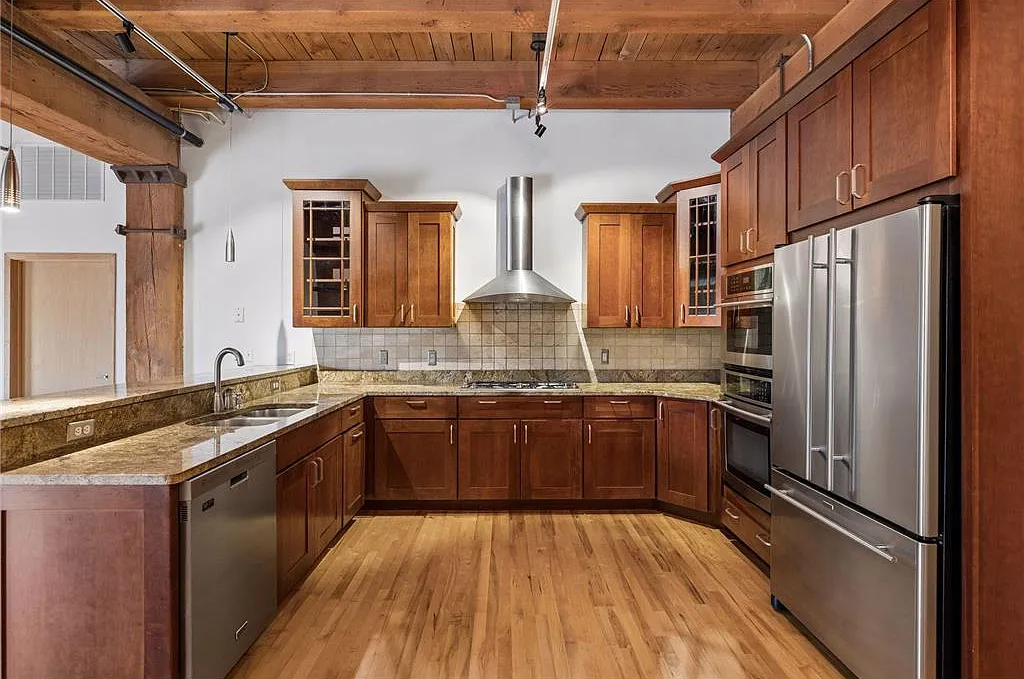 2 bed, 1855 sqft, $3,995 — Photo 4