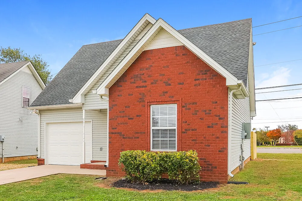 3 bed, 2.0 bath, 1273 sqft, $2,355 — Photo 3