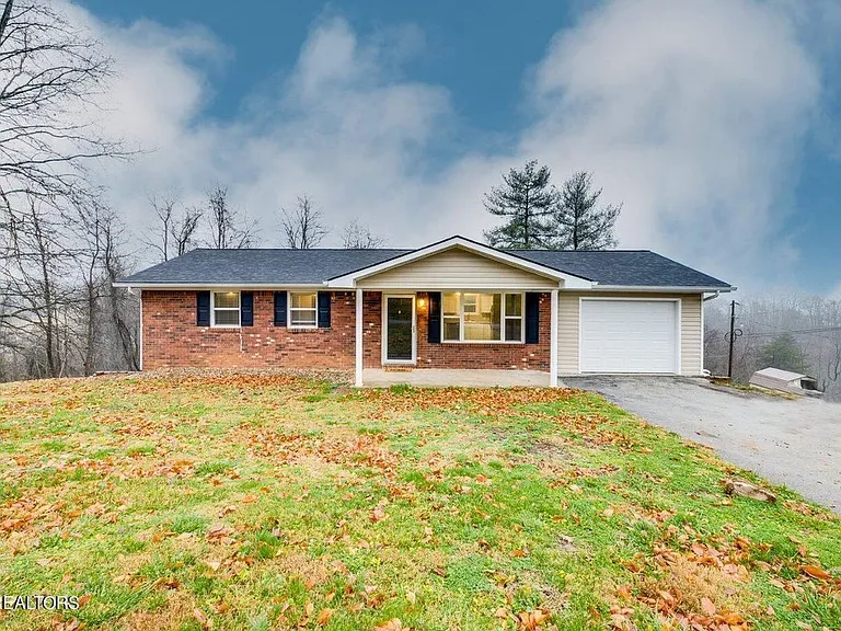 1724 Boone Cir — Photo 1